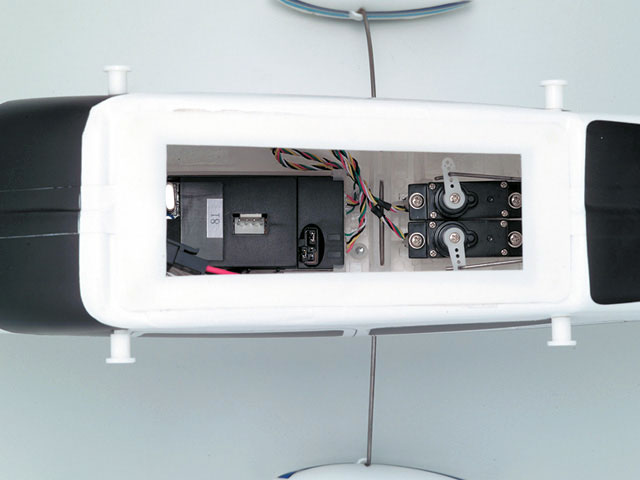 Cessna Skylane 182 M24 35MHz Ready Set (10242-352B) (нажмите для увеличения) Cessna Skylane 182 M24 35MHz Ready Set (10242-352B) (нажмите для увеличения)