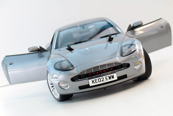 Aston Martin V12 Vanquish 007 Silver (DC08603S) (нажмите для увеличения) Aston Martin V12 Vanquish 007 Silver (DC08603S) (нажмите для увеличения)