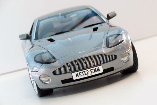 Aston Martin V12 Vanquish 007 Silver (DC08603S) (нажмите для увеличения) Aston Martin V12 Vanquish 007 Silver (DC08603S) (нажмите для увеличения)