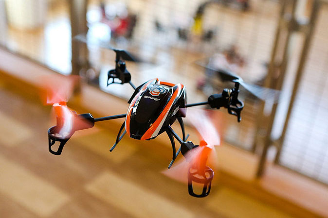 Радиоуправляемый квадрокоптер с камерой Blade 180 QX HD Quad-Сopter 2.4GHz RTF (BLH7400A) (нажмите для увеличения) Радиоуправляемый квадрокоптер с камерой Blade 180 QX HD Quad-Сopter 2.4GHz RTF (BLH7400A) (нажмите для увеличения)