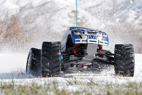 Радиоуправляемая машина E-Revo Brushless 2.4GHz 4WD RTR (TRA3903) (нажмите для увеличения) Радиоуправляемая машина E-Revo Brushless 2.4GHz 4WD RTR (TRA3903) (нажмите для увеличения)