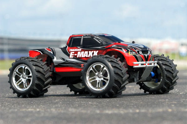 Радиоуправляемая машина E-Revo Brushless 2.4GHz 4WD RTR (TRA3903) (нажмите для увеличения) Радиоуправляемая машина E-Revo Brushless 2.4GHz 4WD RTR (TRA3903) (нажмите для увеличения)