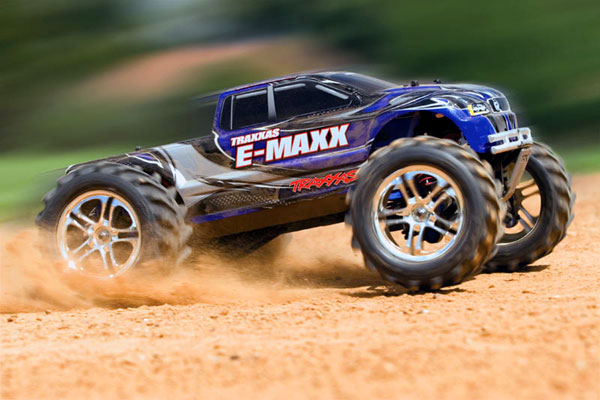 Радиоуправляемая машина E-Revo Brushless 2.4GHz 4WD RTR (TRA3903) (нажмите для увеличения) Радиоуправляемая машина E-Revo Brushless 2.4GHz 4WD RTR (TRA3903) (нажмите для увеличения)