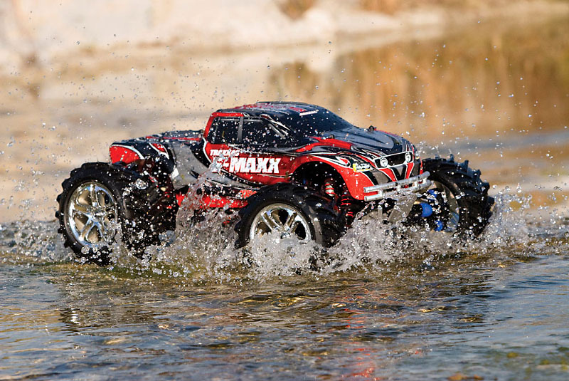Радиоуправляемая машина E-Revo Brushless 2.4GHz 4WD RTR (TRA3903) (нажмите для увеличения) Радиоуправляемая машина E-Revo Brushless 2.4GHz 4WD RTR (TRA3903) (нажмите для увеличения)