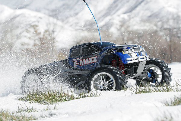 Радиоуправляемая машина E-Revo Brushless 2.4GHz 4WD RTR (TRA3903) (нажмите для увеличения) Радиоуправляемая машина E-Revo Brushless 2.4GHz 4WD RTR (TRA3903) (нажмите для увеличения)