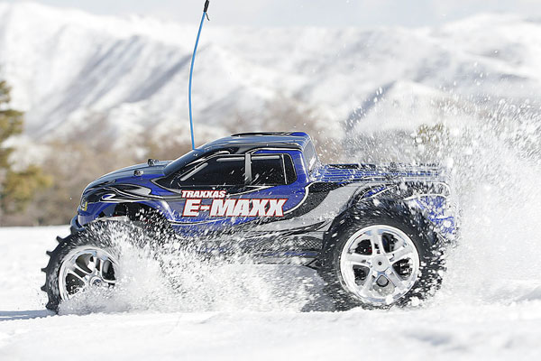 Радиоуправляемая машина E-Revo Brushless 2.4GHz 4WD RTR (TRA3903) (нажмите для увеличения) Радиоуправляемая машина E-Revo Brushless 2.4GHz 4WD RTR (TRA3903) (нажмите для увеличения)