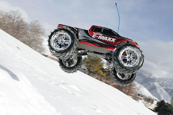 Радиоуправляемая машина E-Revo Brushless 2.4GHz 4WD RTR (TRA3903) (нажмите для увеличения) Радиоуправляемая машина E-Revo Brushless 2.4GHz 4WD RTR (TRA3903) (нажмите для увеличения)