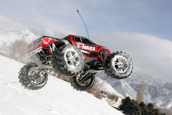 Радиоуправляемая машина E-Revo Brushless 2.4GHz 4WD RTR (TRA3903) (нажмите для увеличения) Радиоуправляемая машина E-Revo Brushless 2.4GHz 4WD RTR (TRA3903) (нажмите для увеличения)