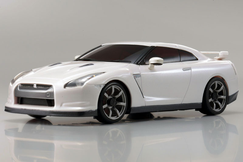 Nissan GT-R (R35) White AWD MA-010 (30572W-B) (нажмите для увеличения) Nissan GT-R (R35) White AWD MA-010 (30572W-B) (нажмите для увеличения)