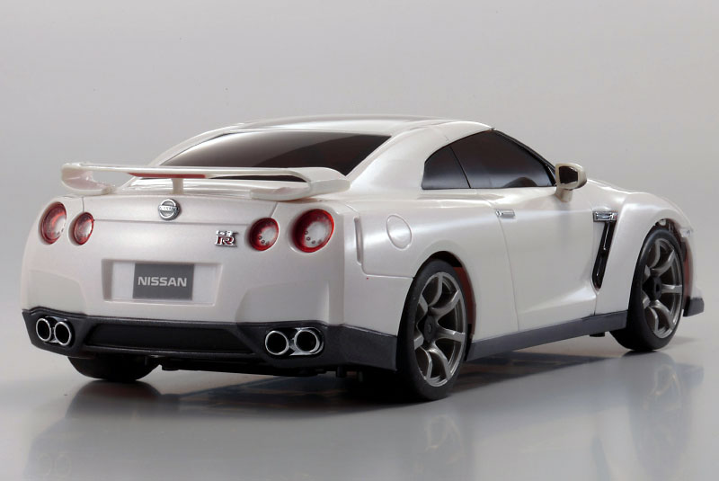 Nissan GT-R (R35) White AWD MA-010 (30572W-B) (нажмите для увеличения) Nissan GT-R (R35) White AWD MA-010 (30572W-B) (нажмите для увеличения)