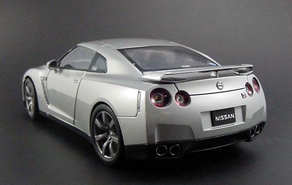 Nissan GTR Premium Edition Silver (DC08475S) (нажмите для увеличения) Nissan GTR Premium Edition Silver (DC08475S) (нажмите для увеличения)