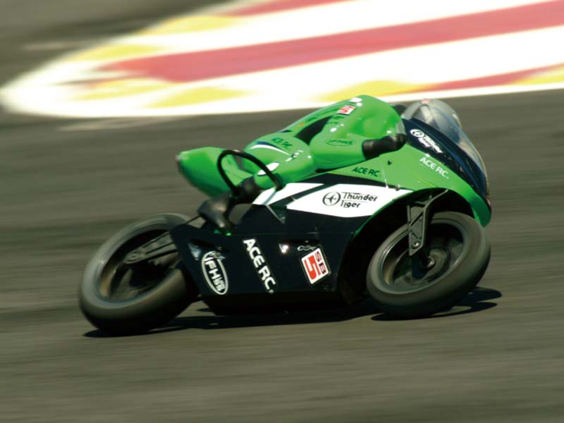 Радиоуправляемый мотоцикл Thunder Tiger SB5 Motorcycle 1/5 IFHSS Green 2.4GHz RTR (6574-F272) (нажмите для увеличения) Радиоуправляемый мотоцикл Thunder Tiger SB5 Motorcycle 1/5 IFHSS Green 2.4GHz RTR (6574-F272) (нажмите для увеличения)